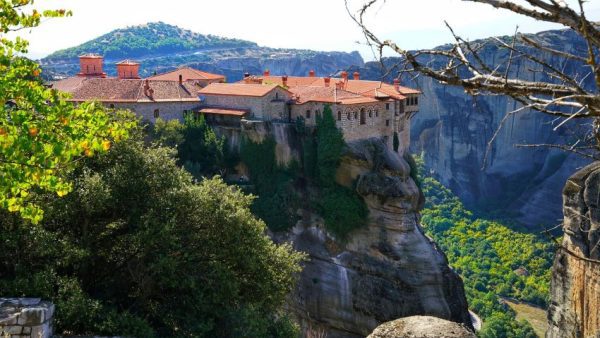 Visitando un Monasterio en nuestra excursion a Meteora